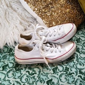 White cream converse low top sz 7 worn